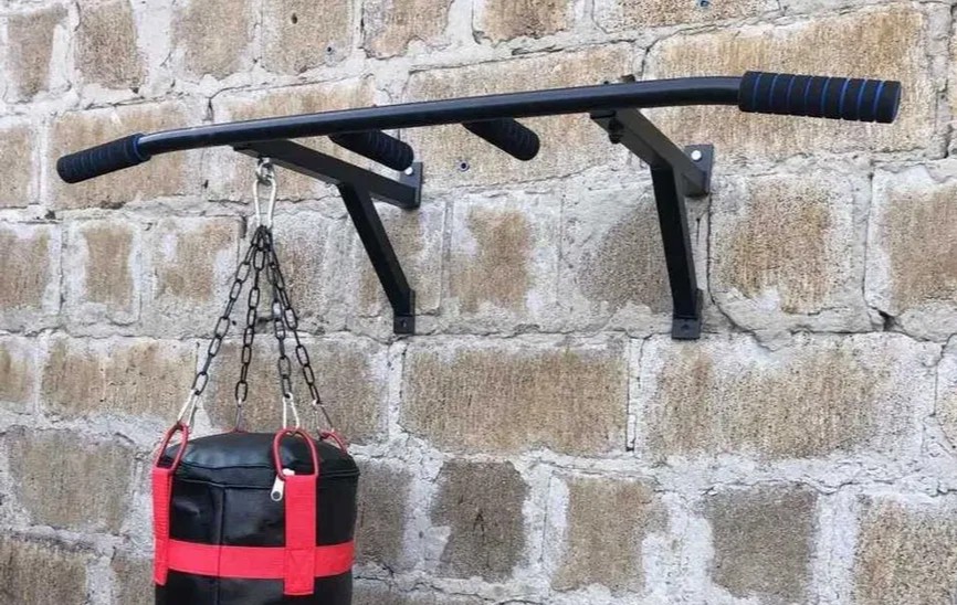 настінний металевий турнік
